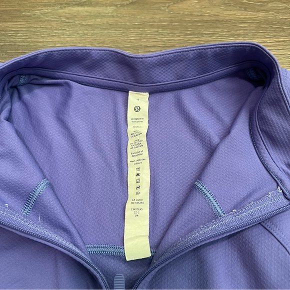 Lululemon Front Zip Mock-Neck Tennis Tank Top Charged Indigo Size 4 with flaw - Picture 6 of 9